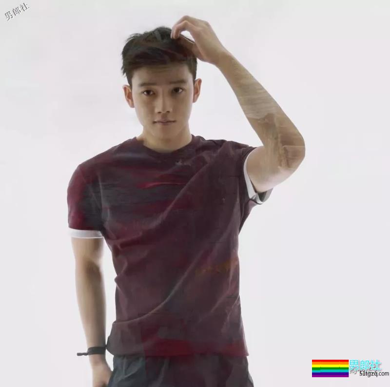 94年飞行员制服小奶狗，最想嫁的A&F签约男模，腹肌人鱼线圈粉又吸睛！ - 51虹马