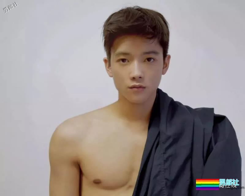 94年飞行员制服小奶狗，最想嫁的A&F签约男模，腹肌人鱼线圈粉又吸睛！ - 51虹马