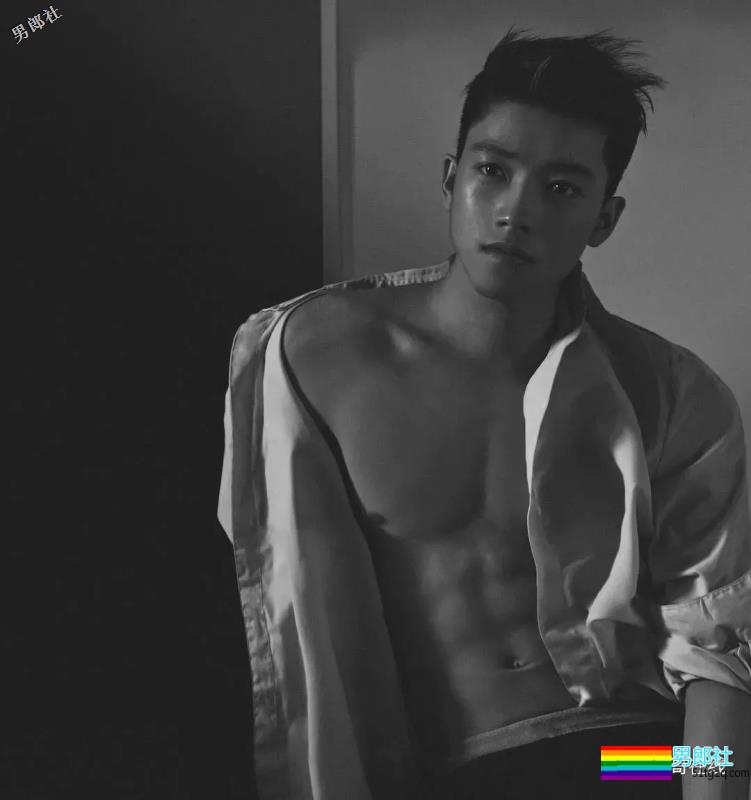 94年飞行员制服小奶狗，最想嫁的A&F签约男模，腹肌人鱼线圈粉又吸睛！ - 51虹马