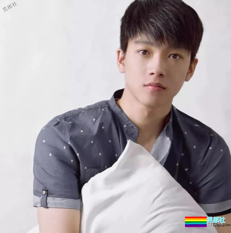 94年飞行员制服小奶狗，最想嫁的A&F签约男模，腹肌人鱼线圈粉又吸睛！ - 51虹马