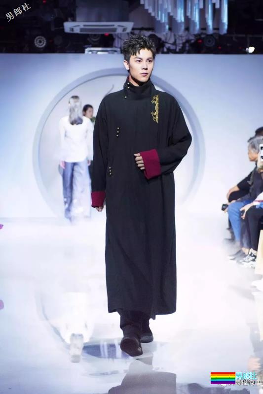 清爽干净的校草小哥哥,是你想相亲的男朋友吗? - 51虹马 清爽干净的校草小哥哥,是你想相亲的男朋友吗? - 51虹马