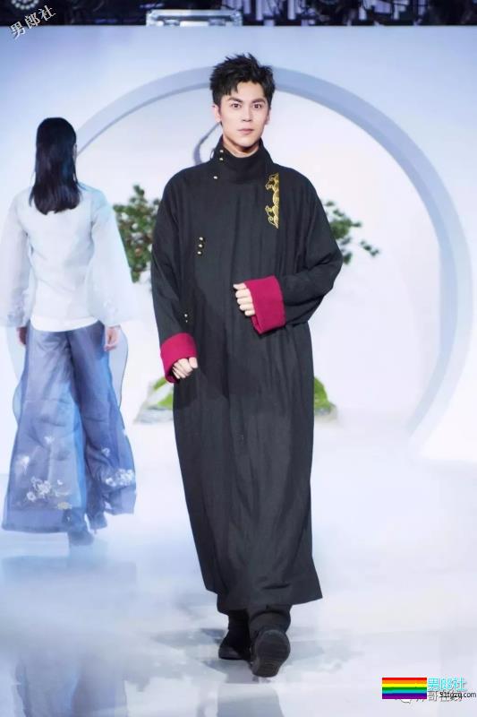 清爽干净的校草小哥哥,是你想相亲的男朋友吗? - 51虹马 清爽干净的校草小哥哥,是你想相亲的男朋友吗? - 51虹马