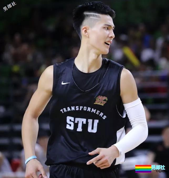 汕头大学篮球队颜值担当！2米05健身露内裤边 - 51虹马