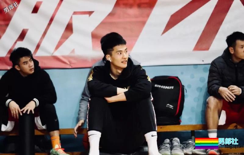 汕头大学篮球队颜值担当！2米05健身露内裤边 - 51虹马