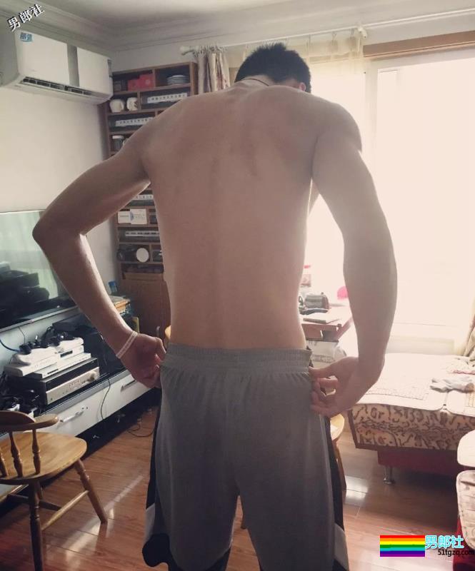 汕头大学篮球队颜值担当！2米05健身露内裤边 - 51虹马