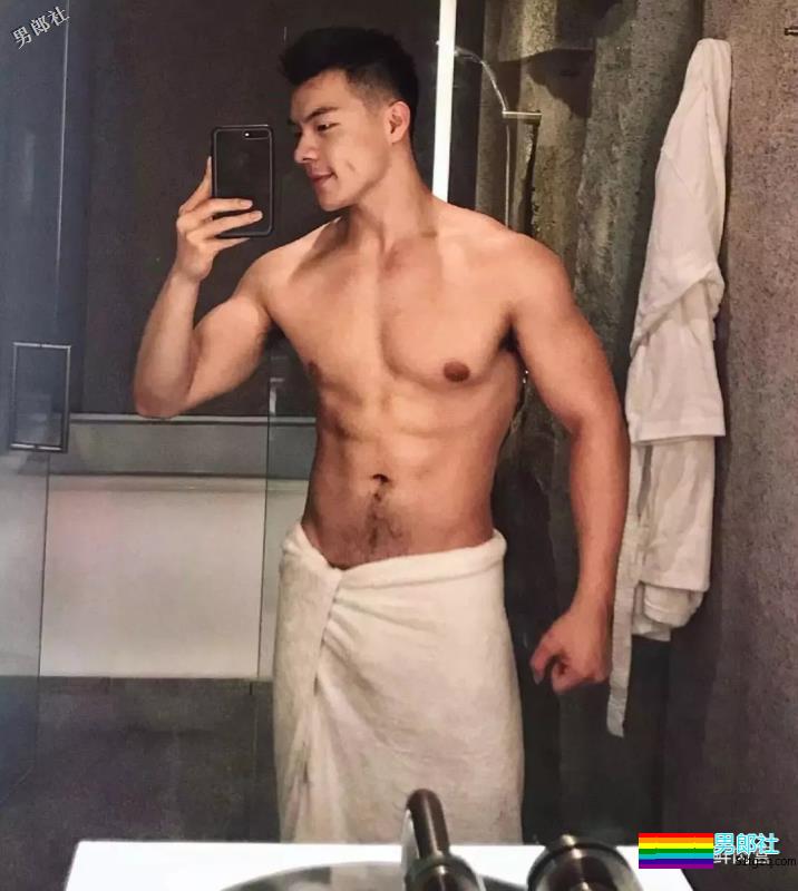 肌肉白袜男被疯狂盗图！他的博客更刺激！ - 51虹马