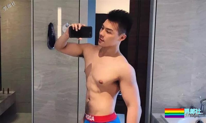 肌肉白袜男被疯狂盗图！他的博客更刺激！ - 51虹马