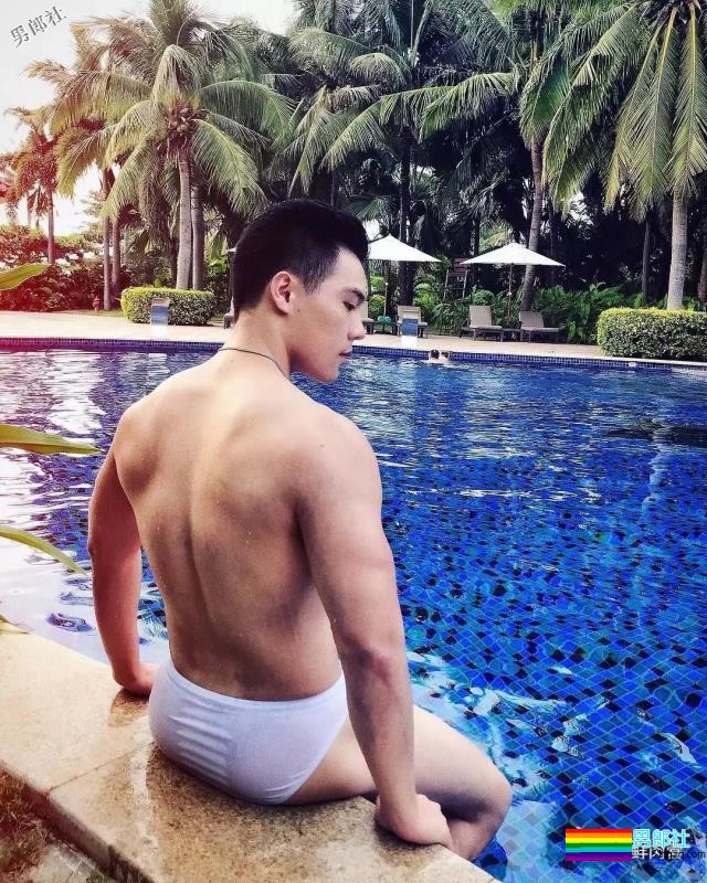 肌肉白袜男被疯狂盗图！他的博客更刺激！ - 51虹马