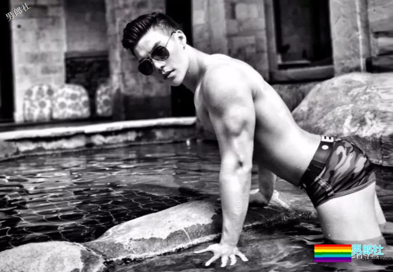 肌肉白袜男被疯狂盗图！他的博客更刺激！ - 51虹马