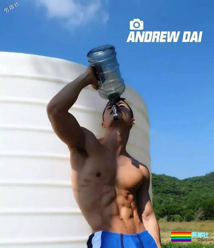 筋肉精实小爷们成摄影师镜前新宠！放飞自我的运动小狼狗，你大吃一惊！ - 51虹马