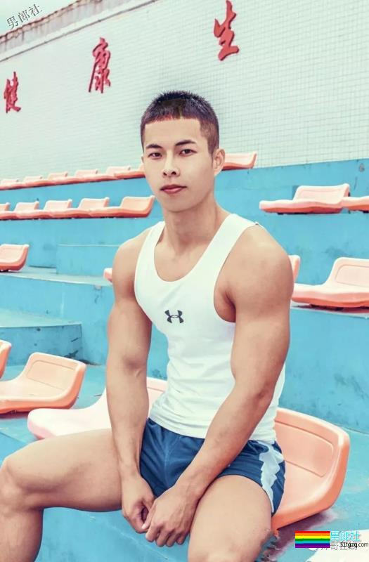 筋肉精实小爷们成摄影师镜前新宠！放飞自我的运动小狼狗，你大吃一惊！ - 51虹马