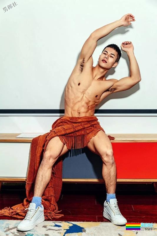 筋肉精实小爷们成摄影师镜前新宠！放飞自我的运动小狼狗，你大吃一惊！ - 51虹马