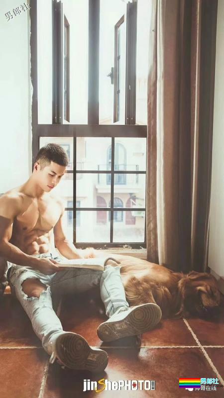 筋肉精实小爷们成摄影师镜前新宠！放飞自我的运动小狼狗，你大吃一惊！ - 51虹马
