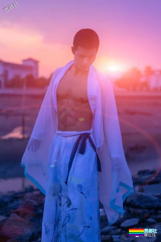 筋肉精实小爷们成摄影师镜前新宠！放飞自我的运动小狼狗，你大吃一惊！ - 51虹马