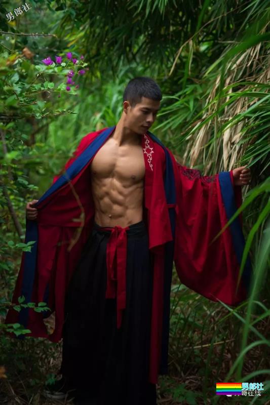 筋肉精实小爷们成摄影师镜前新宠！放飞自我的运动小狼狗，你大吃一惊！ - 51虹马