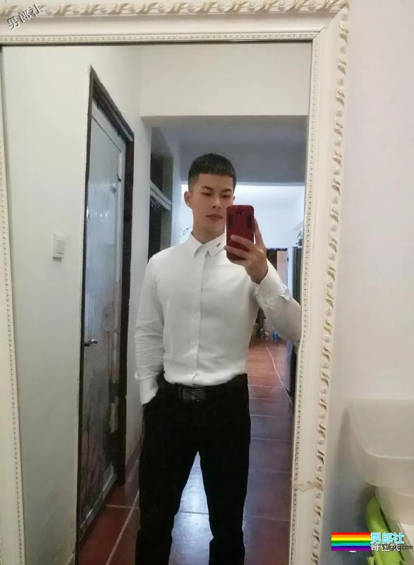 筋肉精实小爷们成摄影师镜前新宠！放飞自我的运动小狼狗，你大吃一惊！ - 51虹马