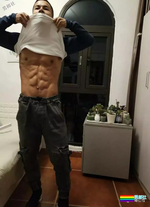 筋肉精实小爷们成摄影师镜前新宠！放飞自我的运动小狼狗，你大吃一惊！ - 51虹马