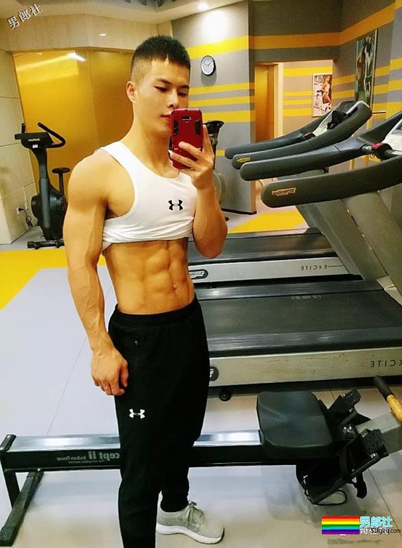 筋肉精实小爷们成摄影师镜前新宠！放飞自我的运动小狼狗，你大吃一惊！ - 51虹马