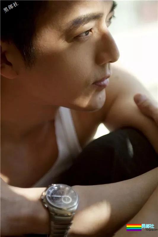 言承旭与寸头胡渣男同居？这个公狗腰肌肉男，我可以！ - 51虹马