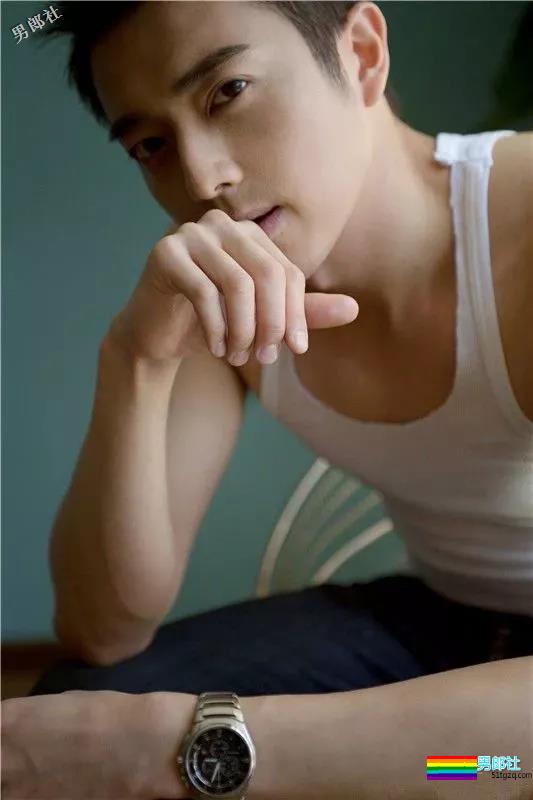 言承旭与寸头胡渣男同居？这个公狗腰肌肉男，我可以！ - 51虹马