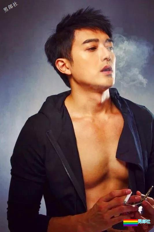 言承旭与寸头胡渣男同居？这个公狗腰肌肉男，我可以！ - 51虹马