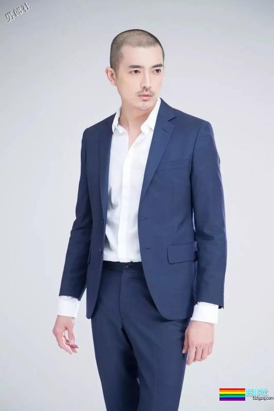 言承旭与寸头胡渣男同居？这个公狗腰肌肉男，我可以！ - 51虹马