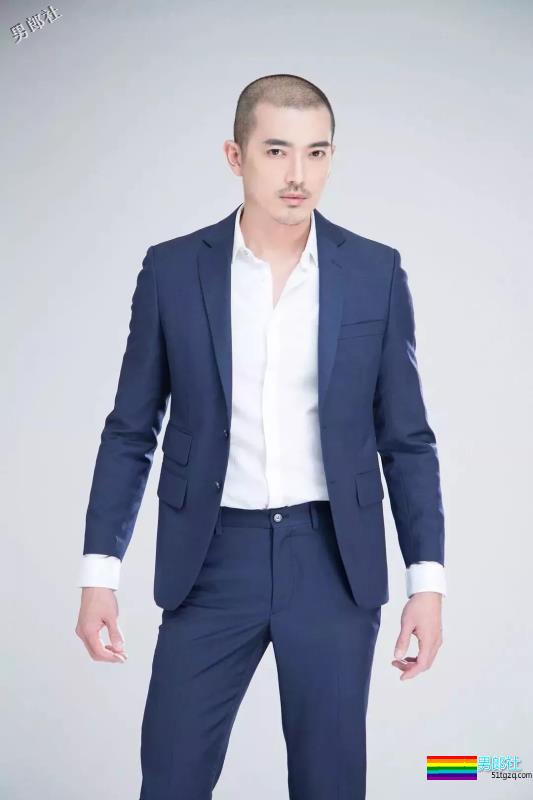 言承旭与寸头胡渣男同居？这个公狗腰肌肉男，我可以！ - 51虹马