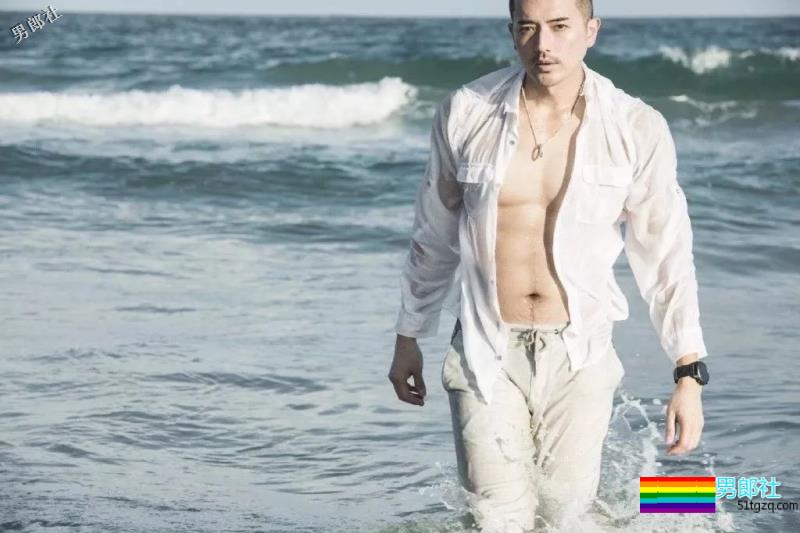 言承旭与寸头胡渣男同居？这个公狗腰肌肉男，我可以！ - 51虹马