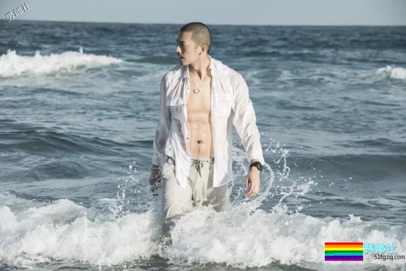 言承旭与寸头胡渣男同居？这个公狗腰肌肉男，我可以！ - 51虹马