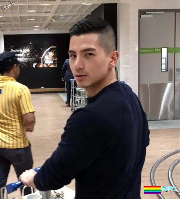 帅哥欧巴自爆入熊池，自拍竟有这么多小心机？ - 51虹马