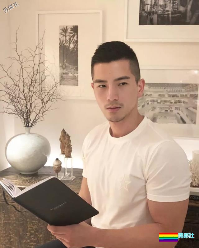 帅哥欧巴自爆入熊池，自拍竟有这么多小心机？ - 51虹马