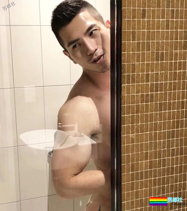 帅哥欧巴自爆入熊池，自拍竟有这么多小心机？ - 51虹马