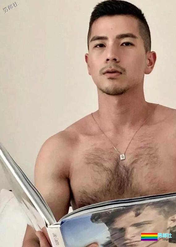 帅哥欧巴自爆入熊池，自拍竟有这么多小心机？ - 51虹马