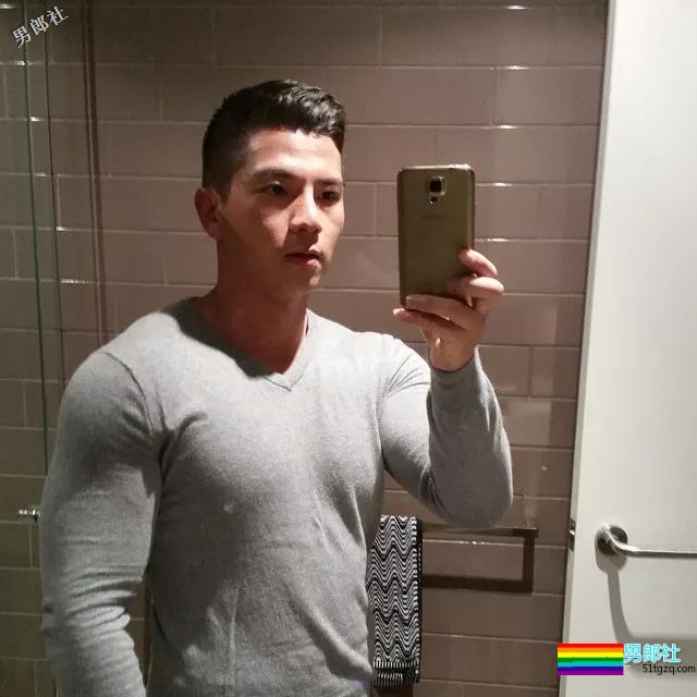 帅哥欧巴自爆入熊池，自拍竟有这么多小心机？ - 51虹马