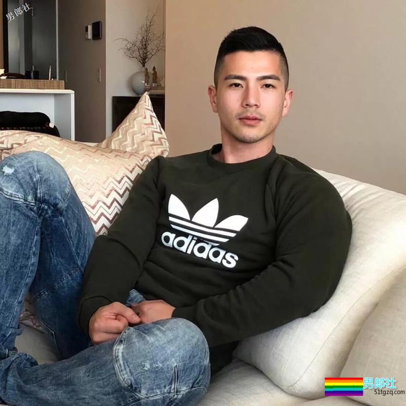 帅哥欧巴自爆入熊池，自拍竟有这么多小心机？ - 51虹马