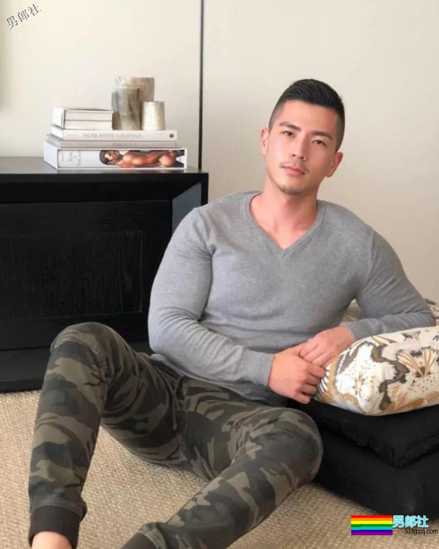 帅哥欧巴自爆入熊池，自拍竟有这么多小心机？ - 51虹马