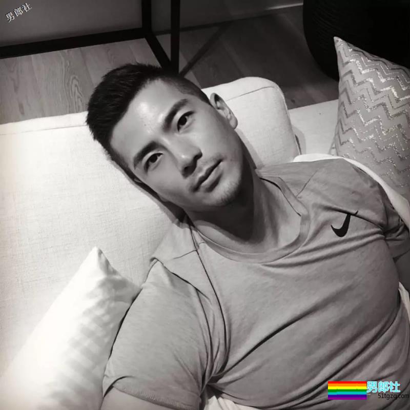 帅哥欧巴自爆入熊池，自拍竟有这么多小心机？ - 51虹马