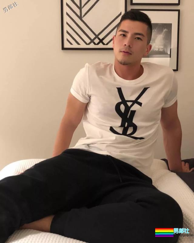 帅哥欧巴自爆入熊池，自拍竟有这么多小心机？ - 51虹马