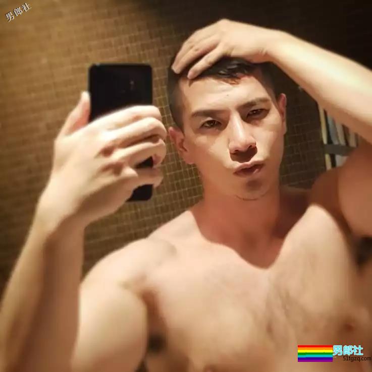 帅哥欧巴自爆入熊池，自拍竟有这么多小心机？ - 51虹马