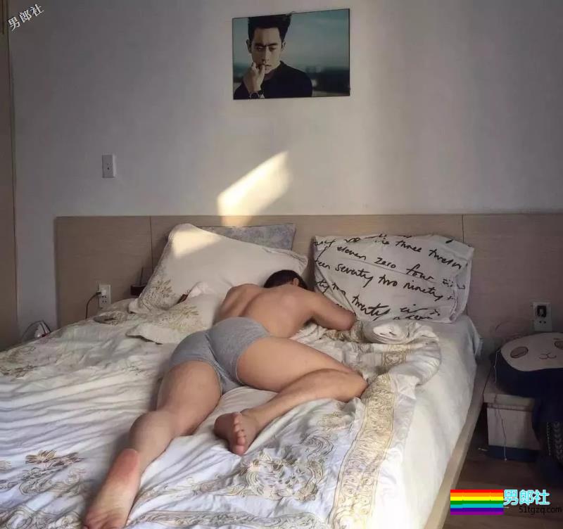 越南名暖小哥哥高清床上翘臀照流出各种姿势任你欣赏-51虹马