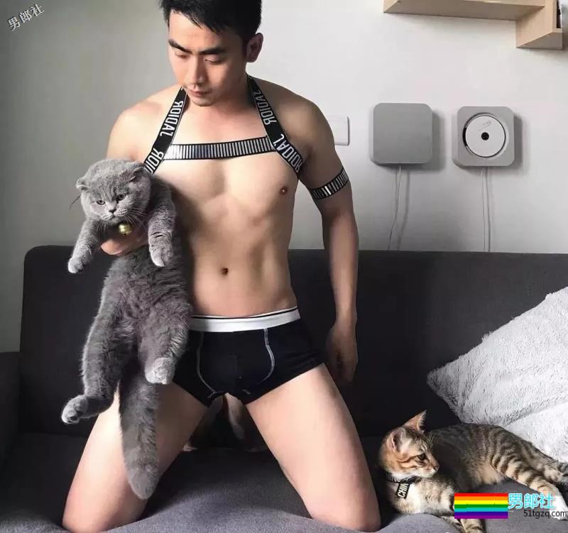 越南名暖小哥哥高清床上翘臀照流出各种姿势任你欣赏 - 51虹马