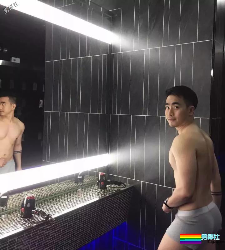 越南名暖小哥哥高清床上翘臀照流出各种姿势任你欣赏 - 51虹马