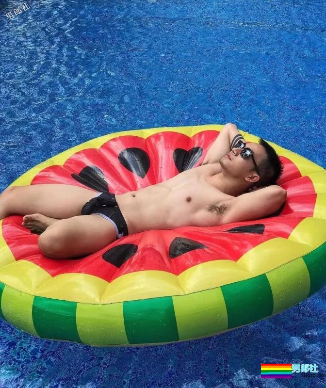 越南名暖小哥哥高清床上翘臀照流出各种姿势任你欣赏 - 51虹马