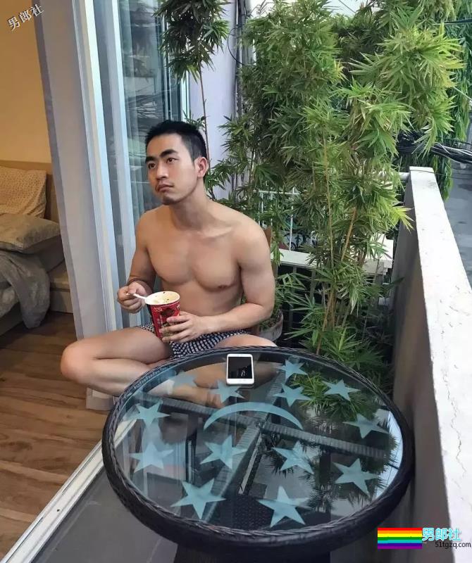 越南名暖小哥哥高清床上翘臀照流出各种姿势任你欣赏 - 51虹马