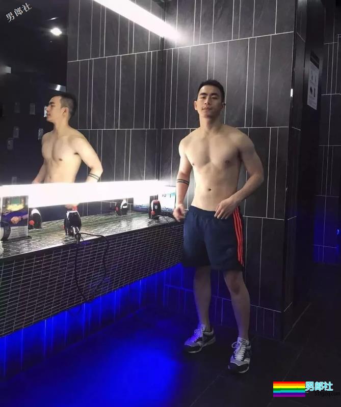 越南名暖小哥哥高清床上翘臀照流出各种姿势任你欣赏 - 51虹马