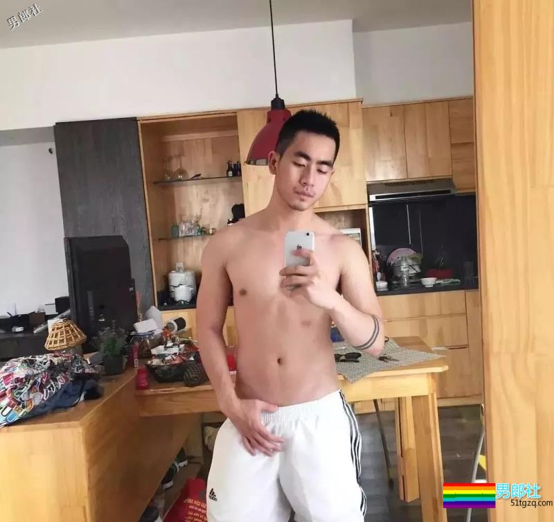 越南名暖小哥哥高清床上翘臀照流出各种姿势任你欣赏 - 51虹马