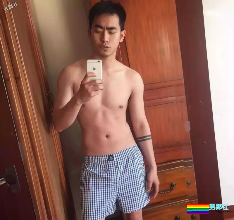 越南名暖小哥哥高清床上翘臀照流出各种姿势任你欣赏 - 51虹马