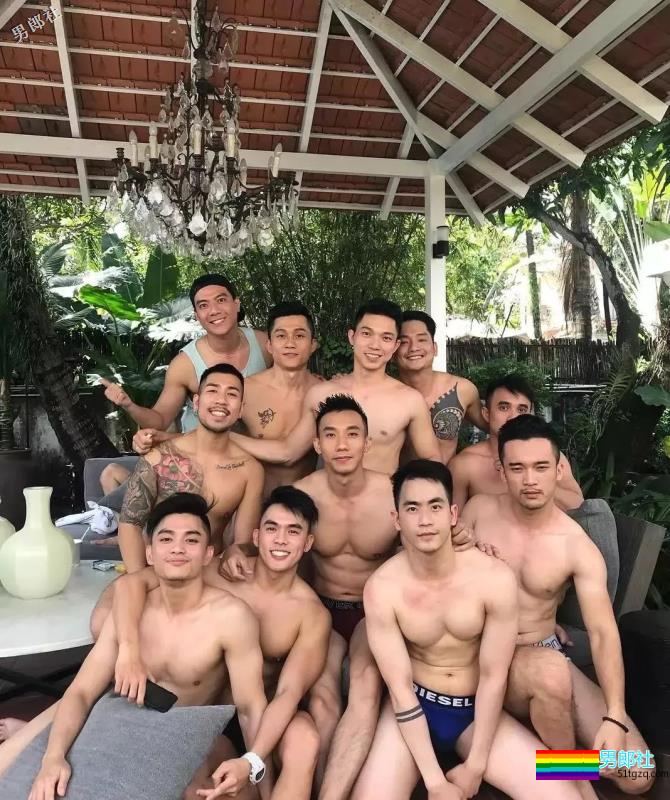 越南名暖小哥哥高清床上翘臀照流出各种姿势任你欣赏 - 51虹马