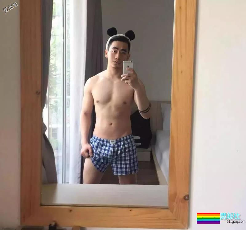 越南名暖小哥哥高清床上翘臀照流出各种姿势任你欣赏 - 51虹马