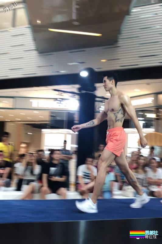 长相酷似宁泽涛，又和王浩然是好友，这个小狼狗私教的肌肉有点石更！ - 51虹马